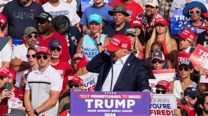 'LeBron James Sucks' Chant Breaks Out at Trump Campaign Rally, Trump