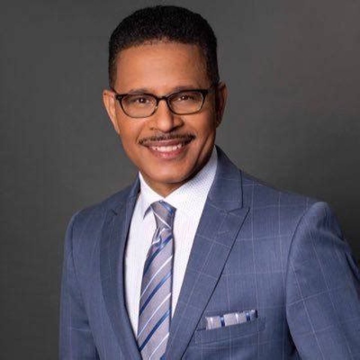 Greg Fields WFAA, Bio, Wiki, Age, Height, Family, Wife, Daughter, Salary, and Net Worth ·
