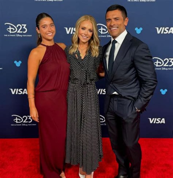 Kelly Ripa and Mark Consuelos daughter Lola, 22, leaves dad stunned as she 'shades' new hosting g