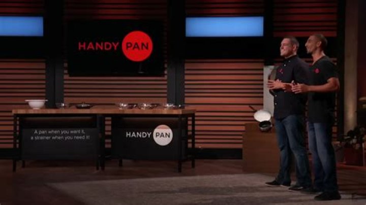 Lori Greiner snubs the other sharks by closing the deal with Handy Pan founders