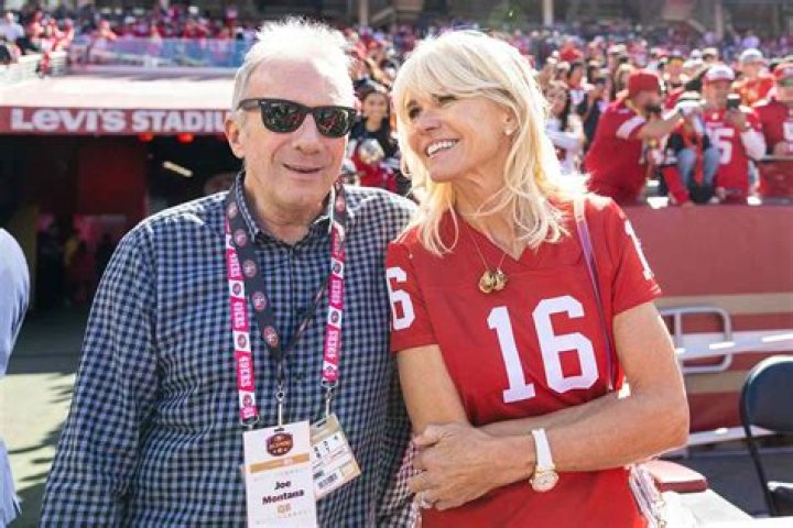Meet Joe Montanas Wife Jennifer Montana Know Her Age, Net Worth & Everything